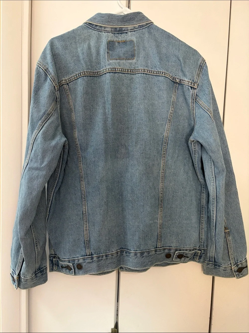Levi's Men's Light Wash Blue Denim Trucker Jacket - Picture 2 of 5